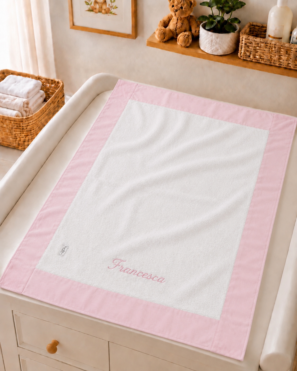 Telo Fasciatoio Tessuti d’Amore con Fascia Rosa a Fantasia 4 Lati Personalizzabile - 100x75 cm