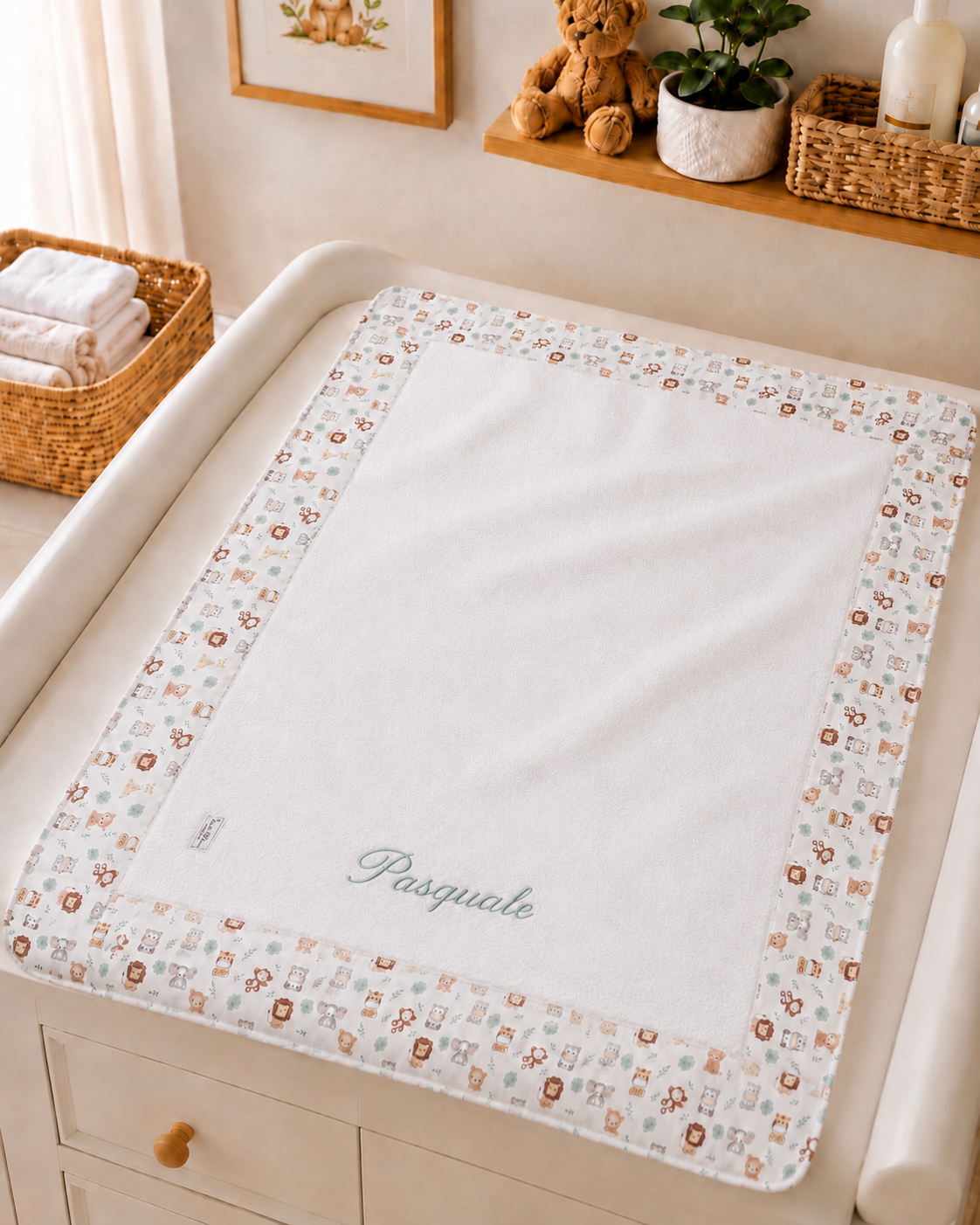 Telo Fasciatoio Tessuti d’Amore con Fascia Fantasia Safari 4 Lati Personalizzabile - 100x75 cm