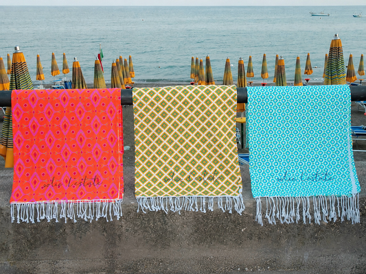 Telo mare fouta "Odio l'Estate" con fantasia geometrica – Latin Holidays – LH-T01