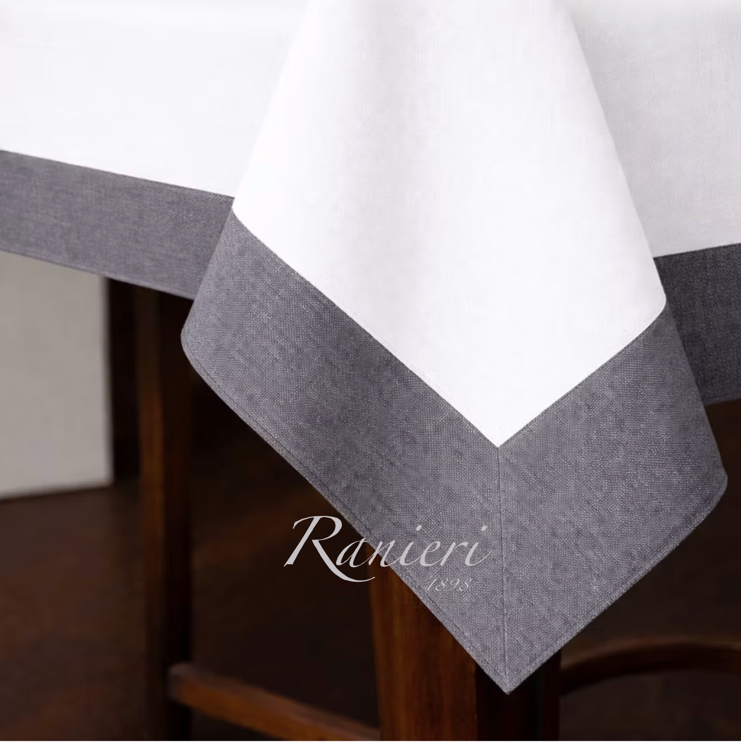 Tovaglia da Tavola in Panama con Balze Applicate – Art. Jackie – Rebecca Home