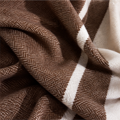 Dettaglio plaid Biancoperla Etna Castagna